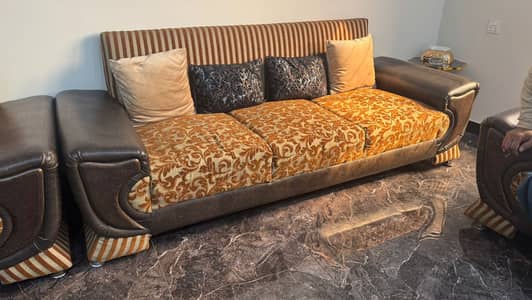 Selling sofa set in faisalabad