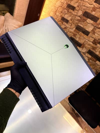 Alienware 15 i7 7th Gen 6 GB GTX Nvidia HQ Processor RGB lights