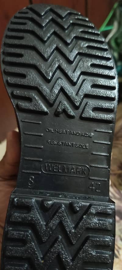 brand new safety shoes  seal 42 #
