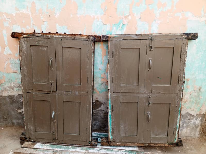 پرانی مظبوط کھڑکیاں برائے فروخت۔ 6