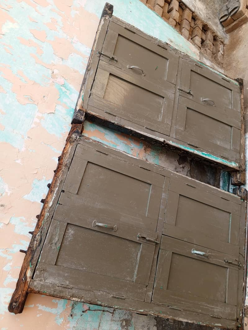 پرانی مظبوط کھڑکیاں برائے فروخت۔ 7