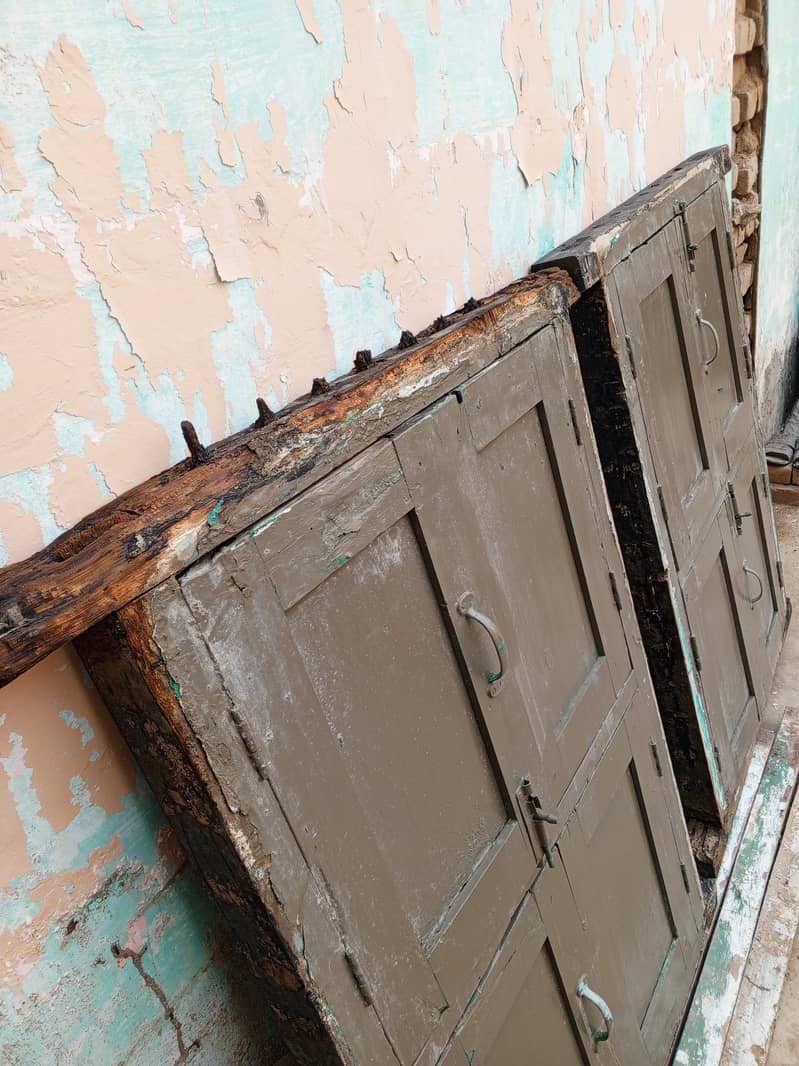 پرانی مظبوط کھڑکیاں برائے فروخت۔ 8