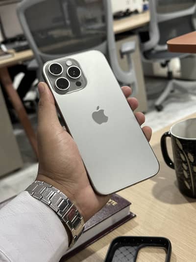 16 Pro Max (256gb) 10/10