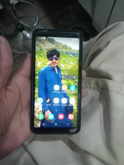 samsung a 8 ram 4 gb memory 32 good phonephone fast charging