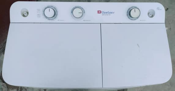 Dawlance DW 6550 W semi-automatic twin tub washing machine.
