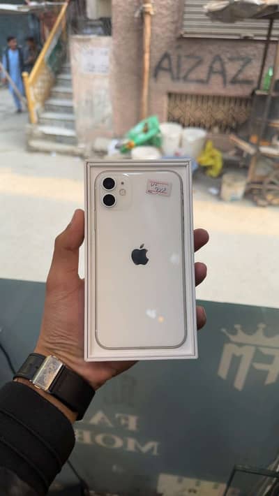 iPhone 11 64gb water pack battery  98 with box all ok phone