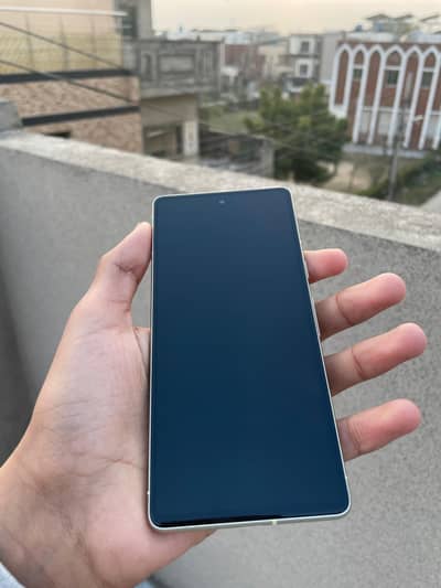 Google pixel 7 demanding color