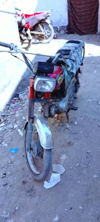 star baik koi kam nai hi gadi mian lo or chalao