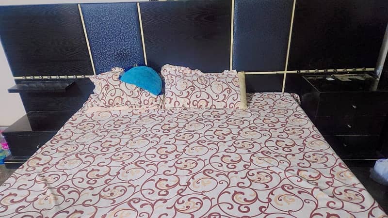 Bed and Dressing Table 0