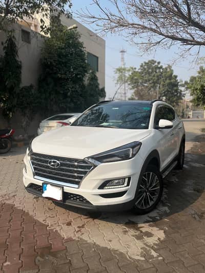 2022 Hyundai Tucson FWD with Yukohama New Tires and leather seats
