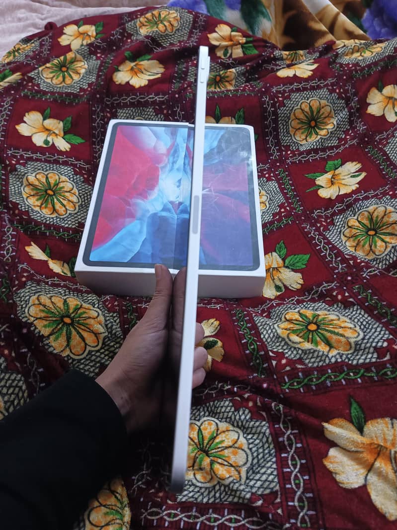 ipad pro 12.9  4th(generation) 8