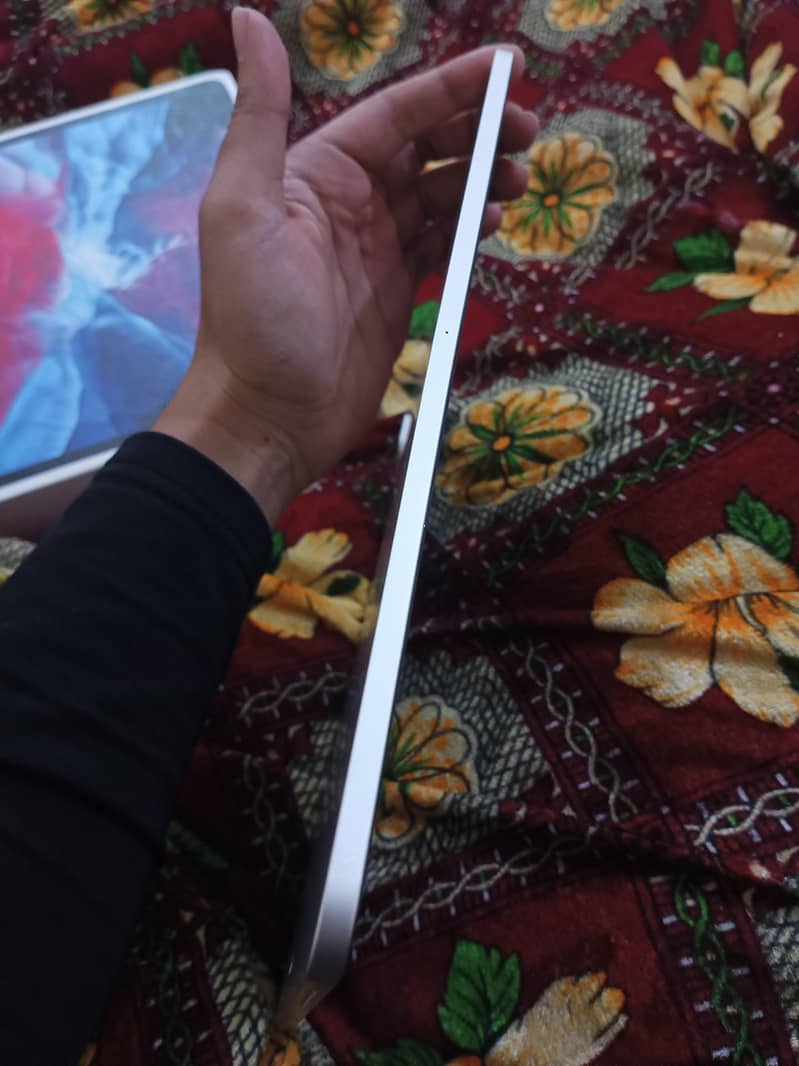 ipad pro 12.9  4th(generation) 9