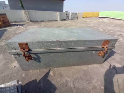 4.5ft/ 3ft metal trunk  فٹ4.5 / 3  لوہے کی پیٹی