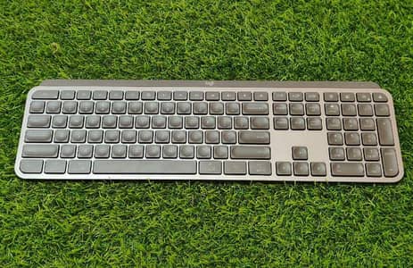 Logitech MX Keys Wireless Keyboard - 10/10 Mint Condition - Backlit