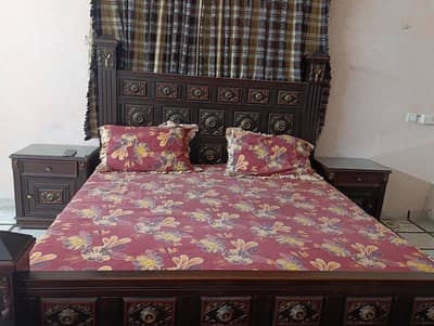 bed set with dressing table