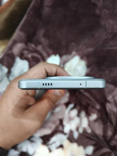 10/10 Iqoo 13 is Up for Sale