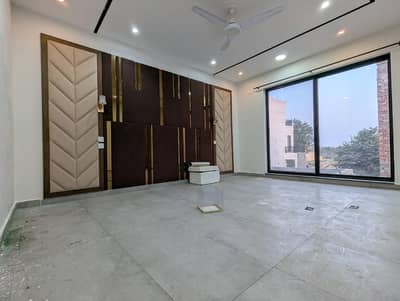 10 Marla Brand New House Available For Rent Prime Location In Lake City