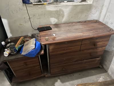 Shokees and dresing table or 2 draw ha