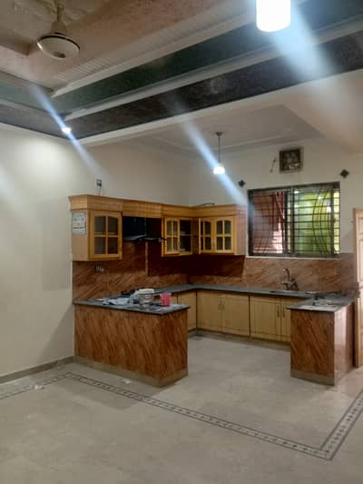 7 Marla First floor availabile for rent