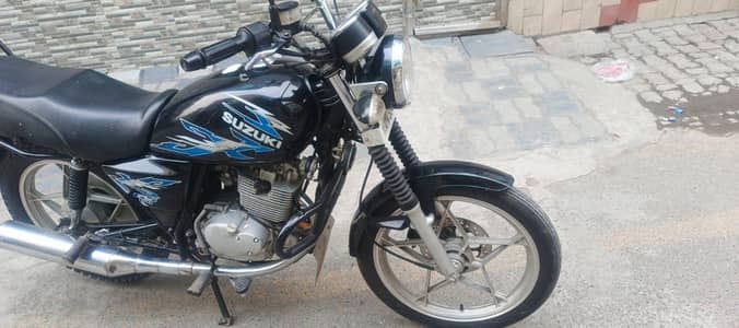 Suzuki GS 150 model 2022