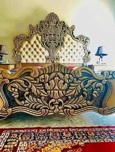 Wooden bed / luxury bed / king size bed /chinoti bed -Look like new