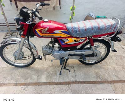 HONDA CD 70  BIKE FOR SALE NUMBER NAI LGA HUWA  BIKE BILKUL OK FRESH