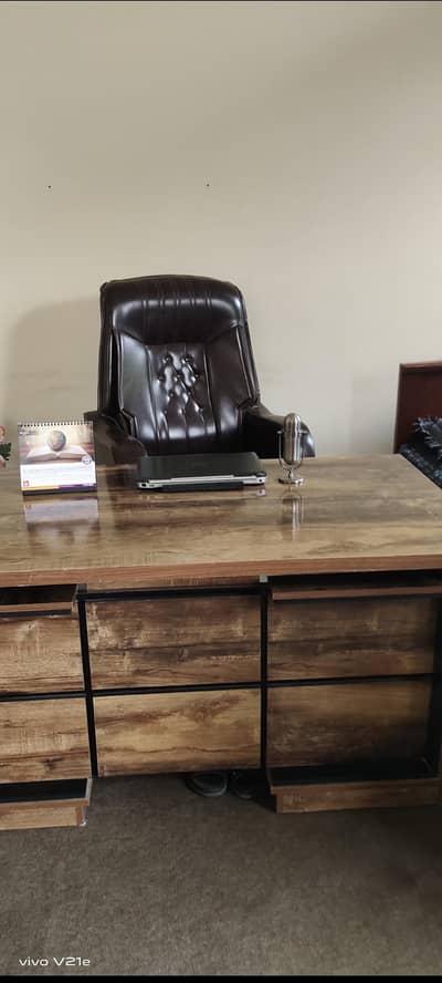 Office exective boss chair +table 30000 Rs