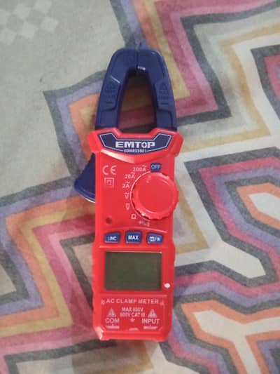 clam meter 600 volts