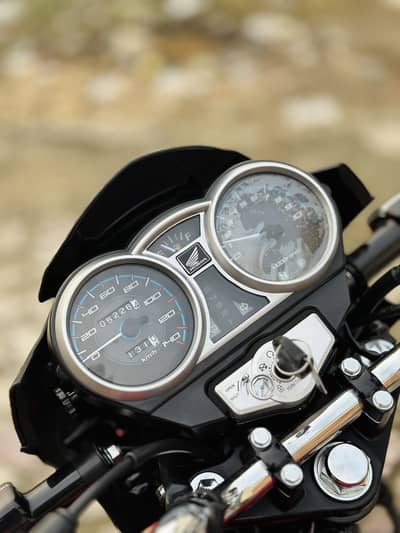 Honda CB 150F (2025/26 sticker)