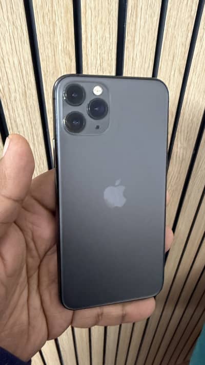 iPhone 11 PRO Factory Unlock Excellent Condition