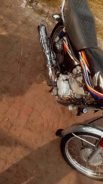 فارسیل Honda125؟؟ماڈل18 ،قیمت130000،،رابطہ نمبر03054229624