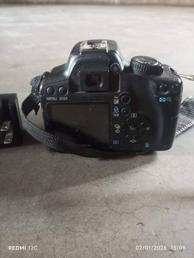 canon D1000 DSLR