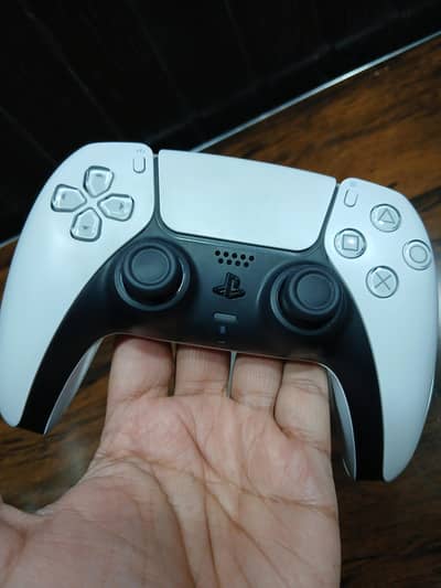 Plastation. 5 gaming consoul