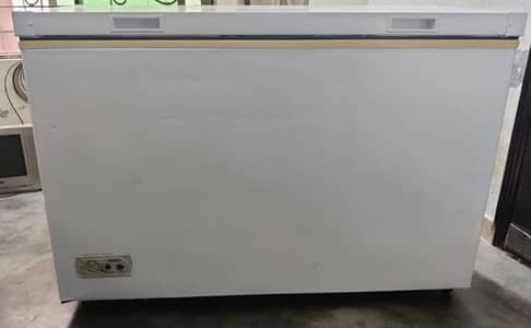 Waves Deep Freezer 10/10 condition