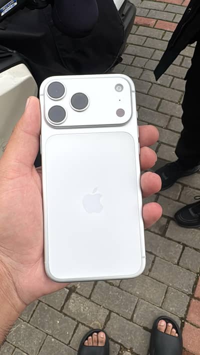 Iphone 17 pro max 256gb silver colour