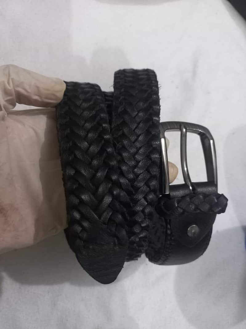 بیلٹ اس پائیدار مواد سے بنی  ہے، جس میں ونٹیج بوہیمین ہینڈ. ڈیزائن ہے 10