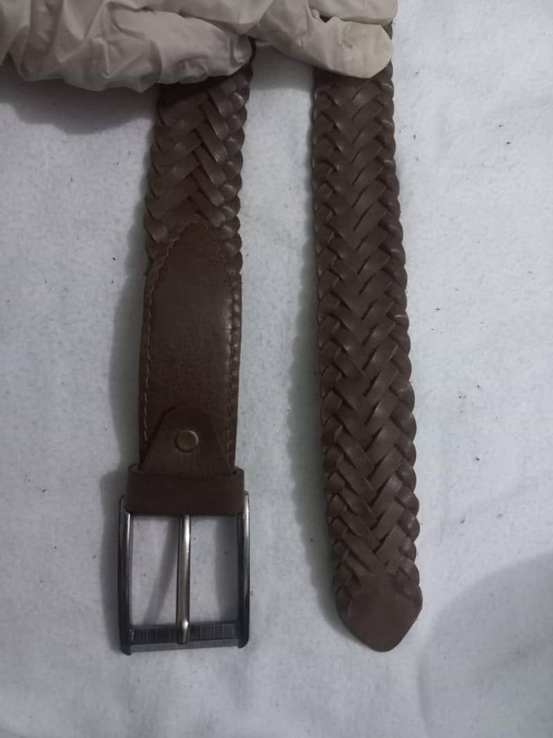 بیلٹ اس پائیدار مواد سے بنی  ہے، جس میں ونٹیج بوہیمین ہینڈ. ڈیزائن ہے 13