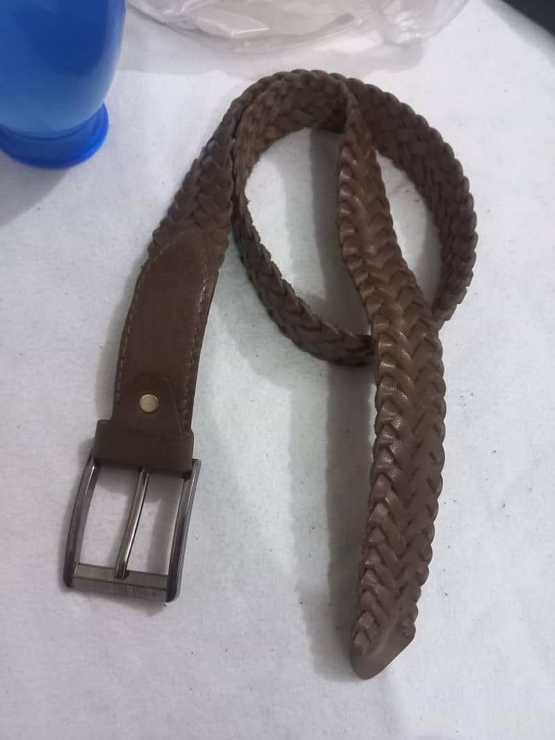 بیلٹ اس پائیدار مواد سے بنی  ہے، جس میں ونٹیج بوہیمین ہینڈ. ڈیزائن ہے 14