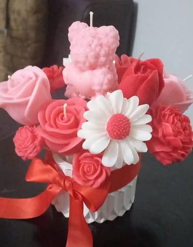 mini candle bouquet made with 100% soy wax and bees wax.