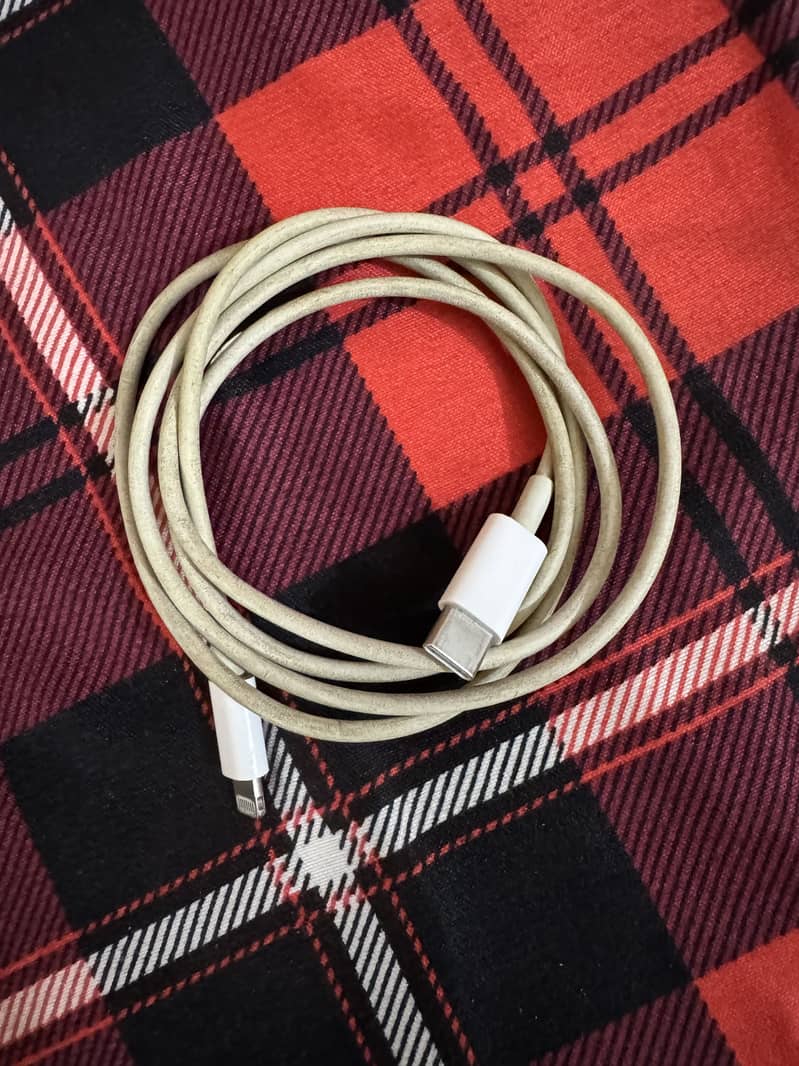 iPhone cable 0