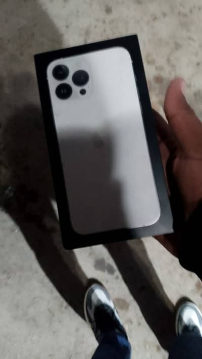 iPhone 13 pro max factory unlock 128gb with box condition 10/10