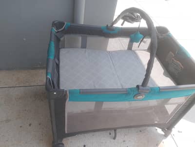 Graco baby cot foldable and cot set  in good condition