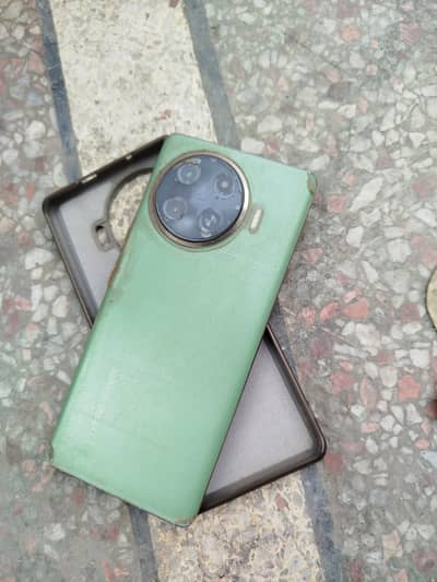 Tecno spark 20 pro plus