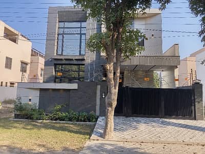 Get An Attractive House In Faisalabad Under Rs. 43500000