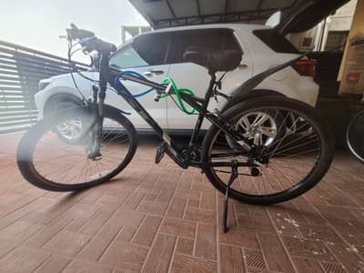 Hybrid GT Bicycle - Black Color (Shimano Tourney Gears, Front Shocks)