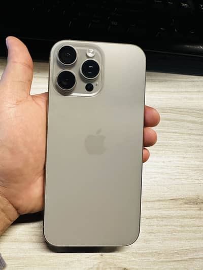 Apple i phone 16 pro max 10/10