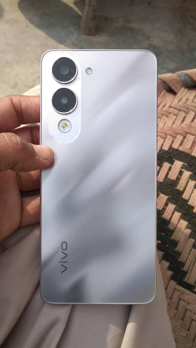 Vivo y04      4gb64gb  7 month waranty ha bilkul new with box charger