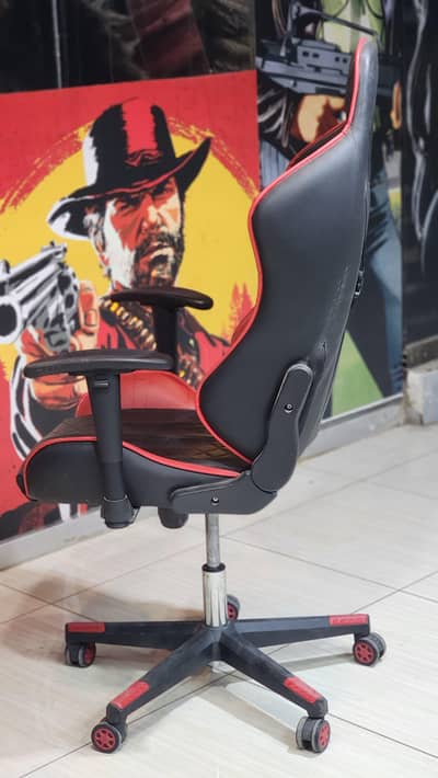 Adjustable Gaming Chair with Headrest