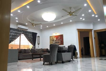 DHA LAHORE PHASE 6 10-MARLA 4-BED ROOM 2-KITCHEN 1-SERVANT-QUARTER GOOD CONDITION HOUSE AT PRIME LOCATION