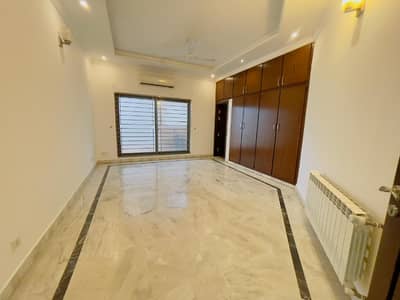 Prime Location Corner House 5 BR Luxury Residence In F-7